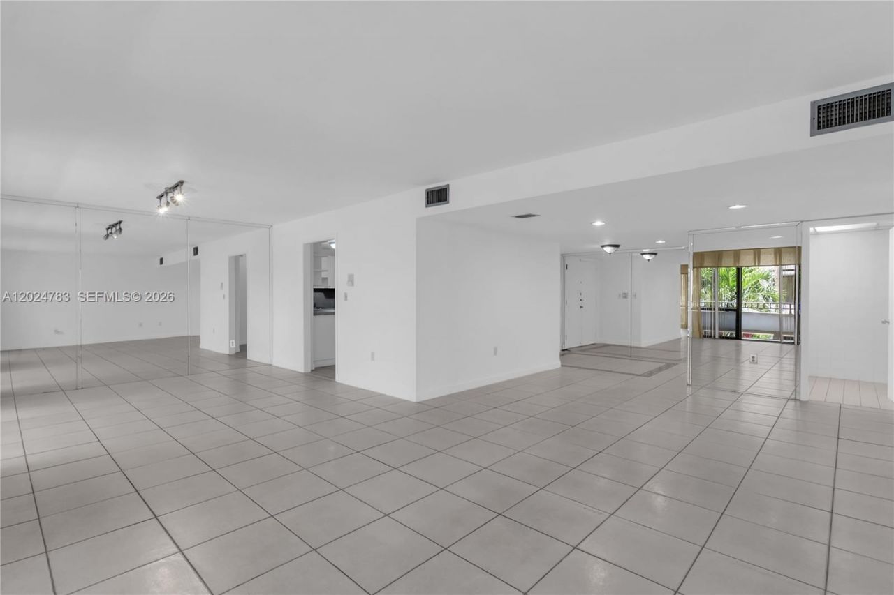 13951 Kendale Lakes Cir , Unit 208A, Miami, FL 33183 Photo