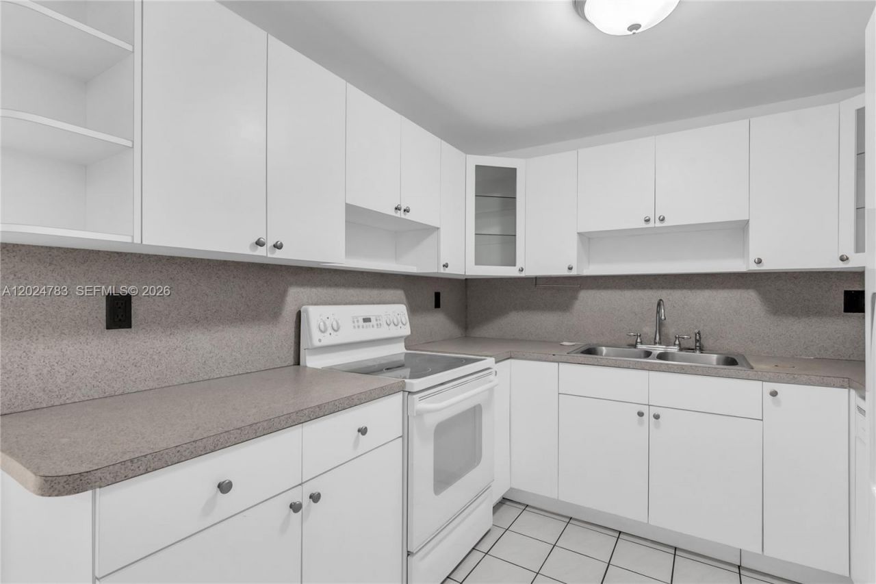 13951 Kendale Lakes Cir , Unit 208A, Miami, FL 33183 Photo