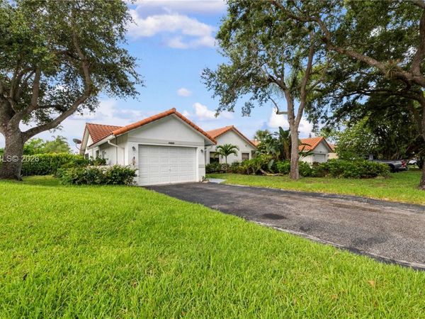 10520 NW 41st St, Unit 10520, Coral Springs, FL 33065