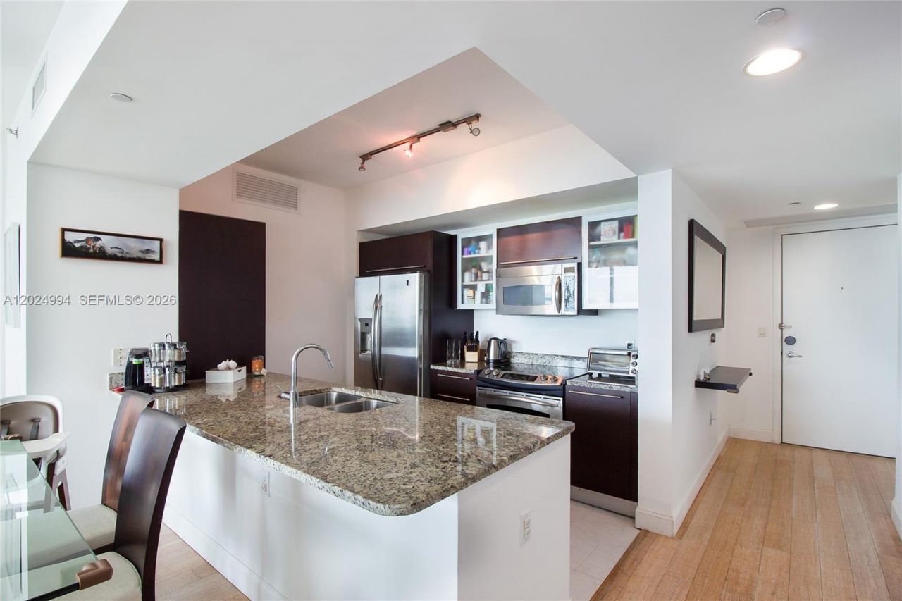 950 Brickell Bay Dr , Unit 1911, Miami, FL 33131 Photo