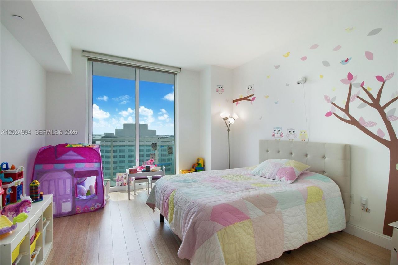 950 Brickell Bay Dr , Unit 1911, Miami, FL 33131 Photo