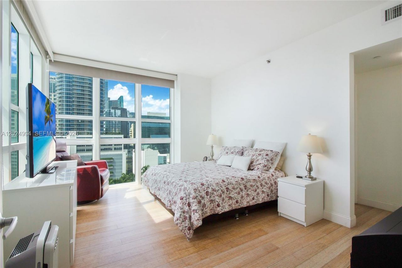 950 Brickell Bay Dr , Unit 1911, Miami, FL 33131 Photo