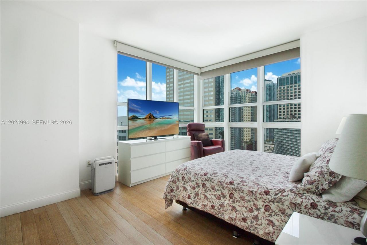 950 Brickell Bay Dr , Unit 1911, Miami, FL 33131 Photo