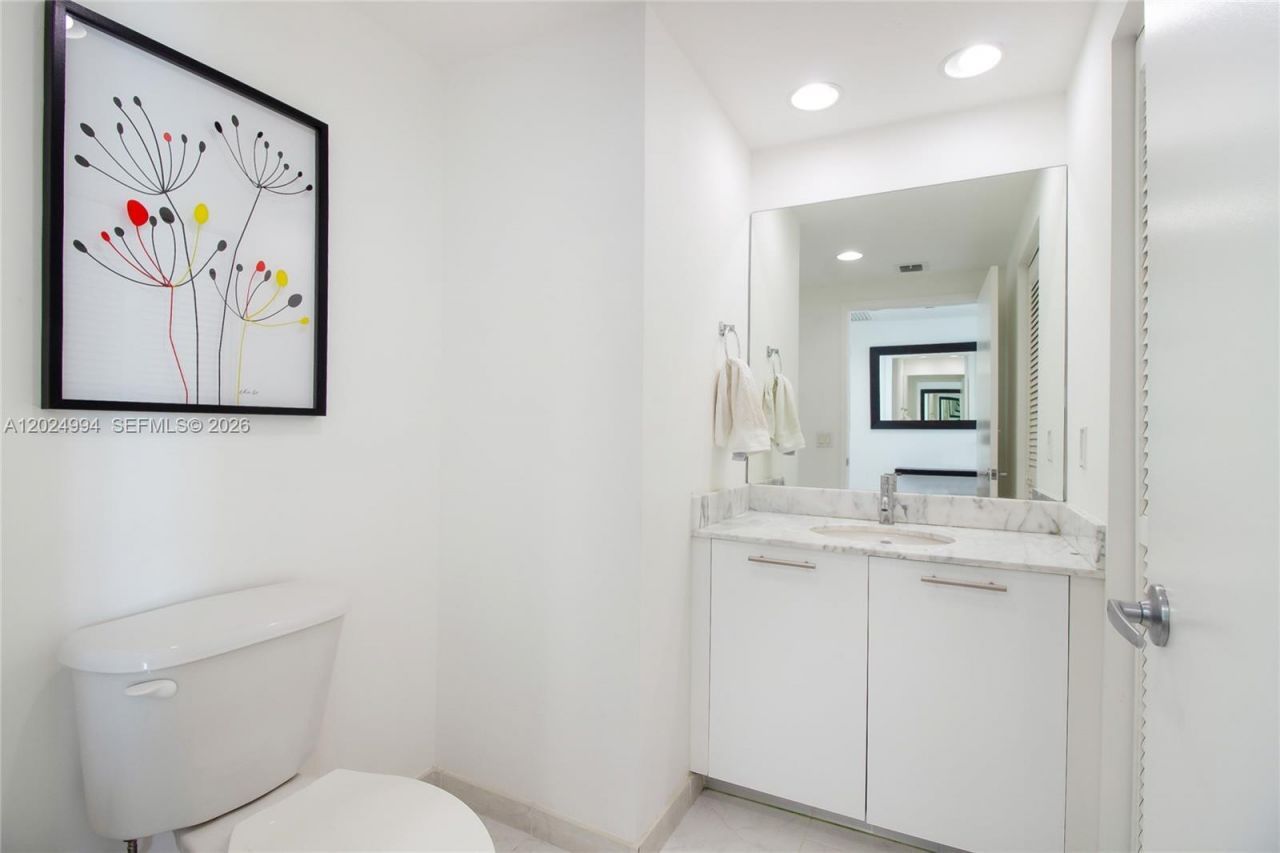 950 Brickell Bay Dr , Unit 1911, Miami, FL 33131 Photo