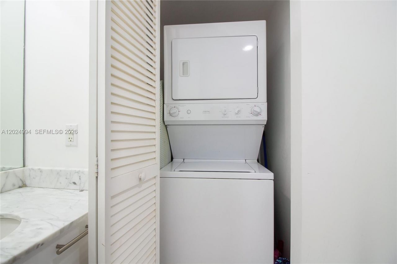 950 Brickell Bay Dr , Unit 1911, Miami, FL 33131 Photo