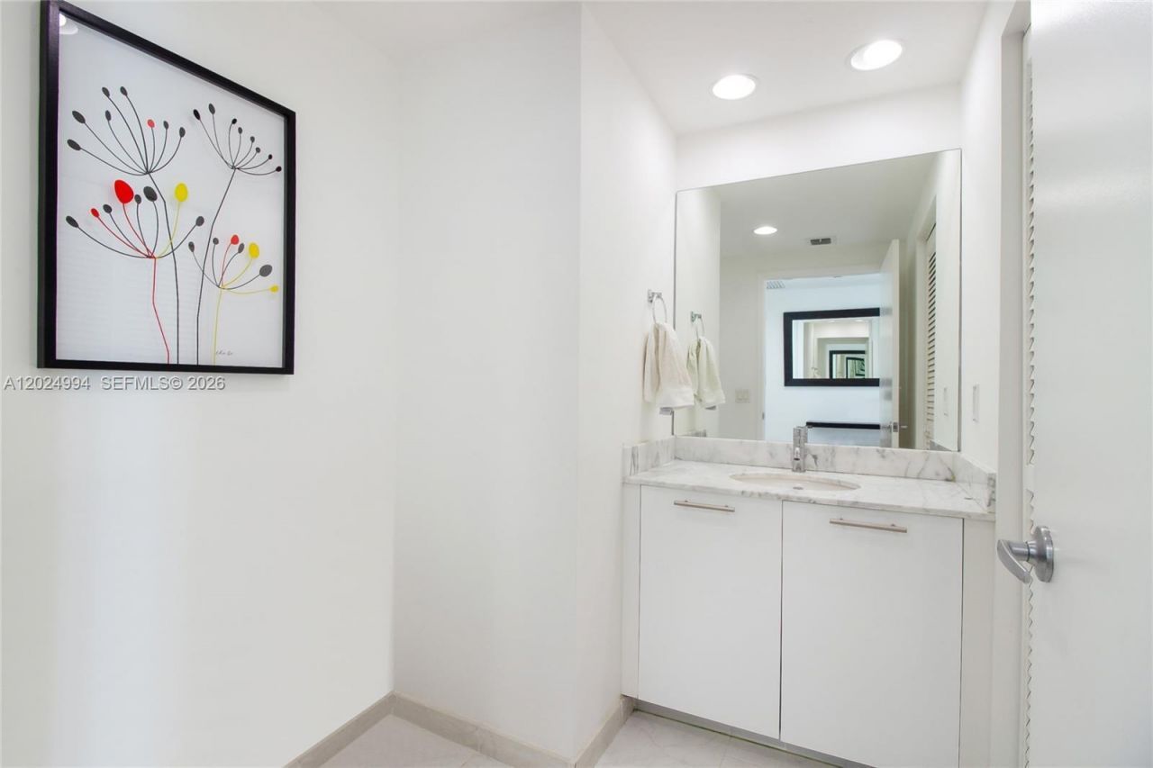 950 Brickell Bay Dr , Unit 1911, Miami, FL 33131 Photo