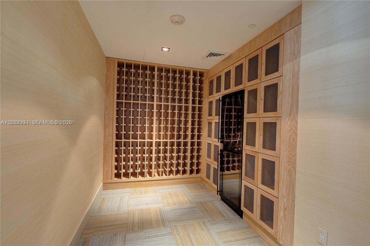 950 Brickell Bay Dr , Unit 1911, Miami, FL 33131 Photo