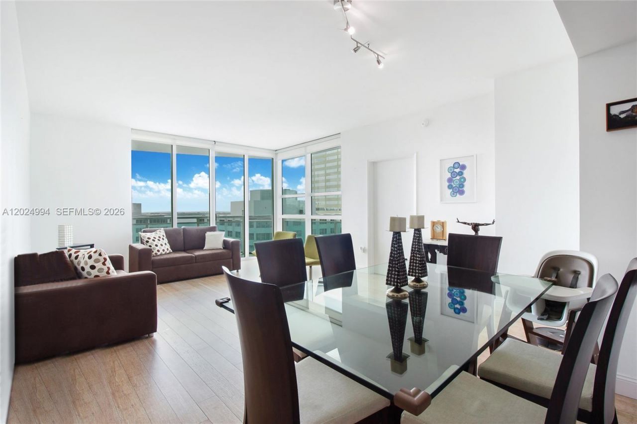 950 Brickell Bay Dr , Unit 1911, Miami, FL 33131 Photo