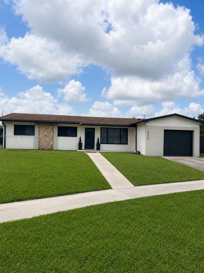 8490 NW 17th Ct, Pembroke Pines, FL 33024 Photo