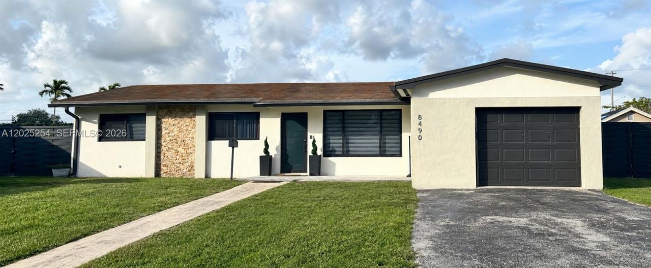 8490 NW 17th Ct, Pembroke Pines, FL 33024 Photo