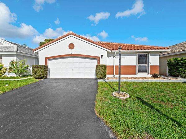 5901 Chester Ln, Davie, FL 33331