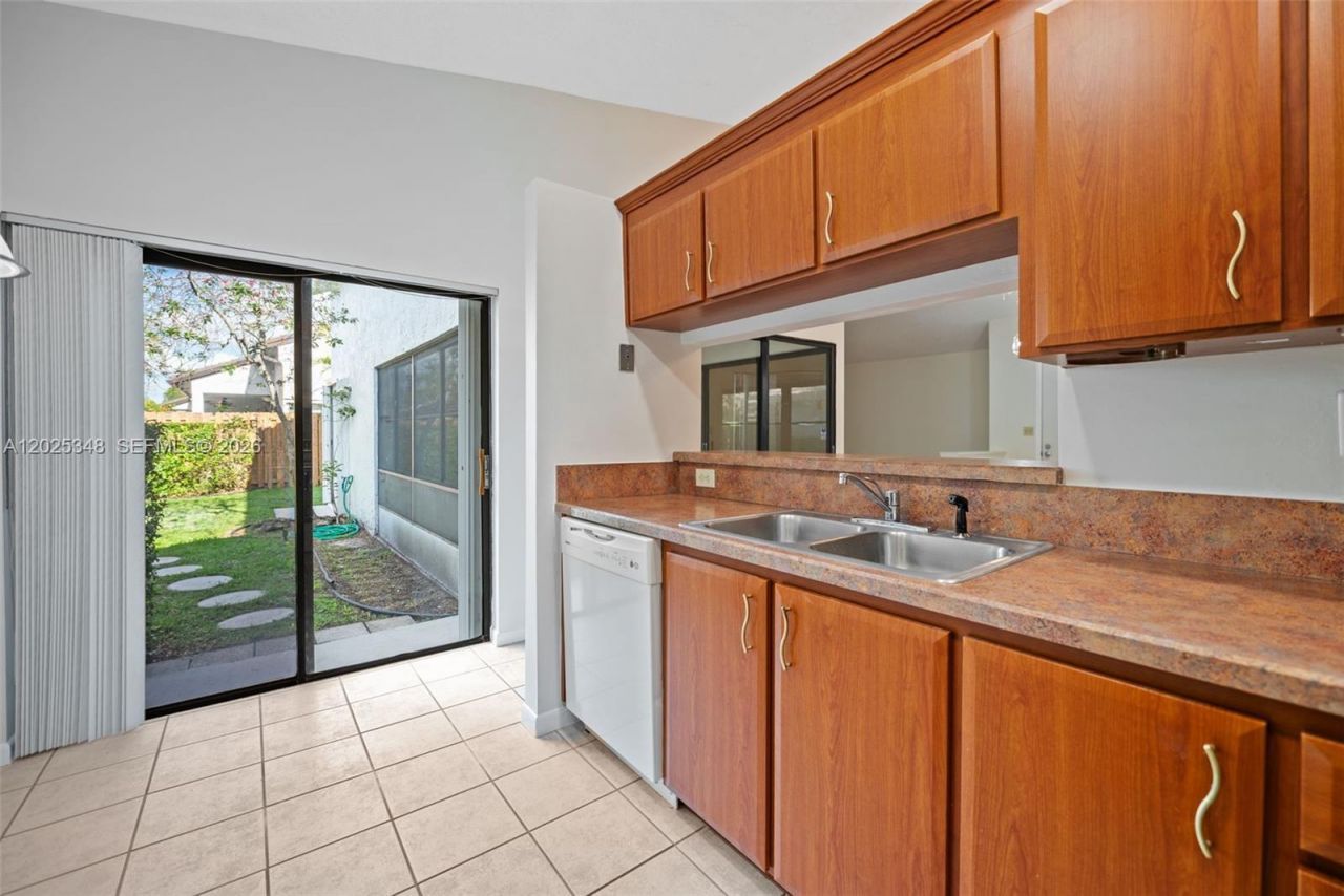 5901 Chester Ln, Davie, FL 33331 Photo