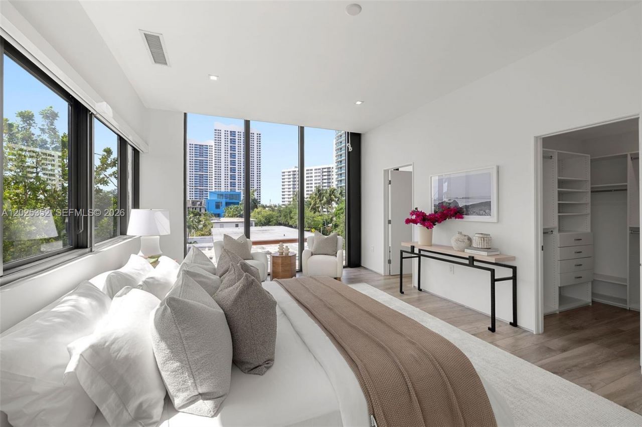 1525 Bay Rd , Miami Beach, FL 33139 Photo