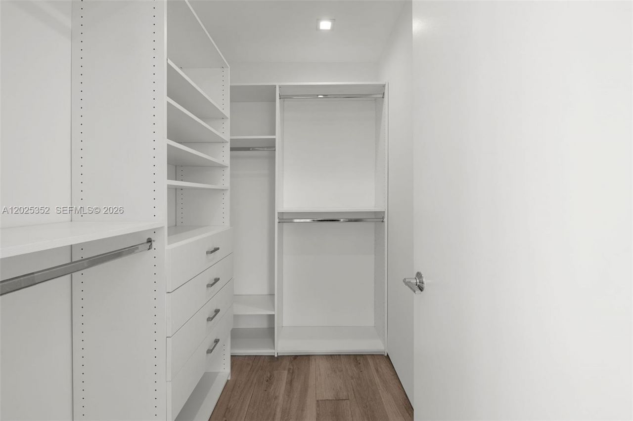 1525 Bay Rd , Miami Beach, FL 33139 Photo