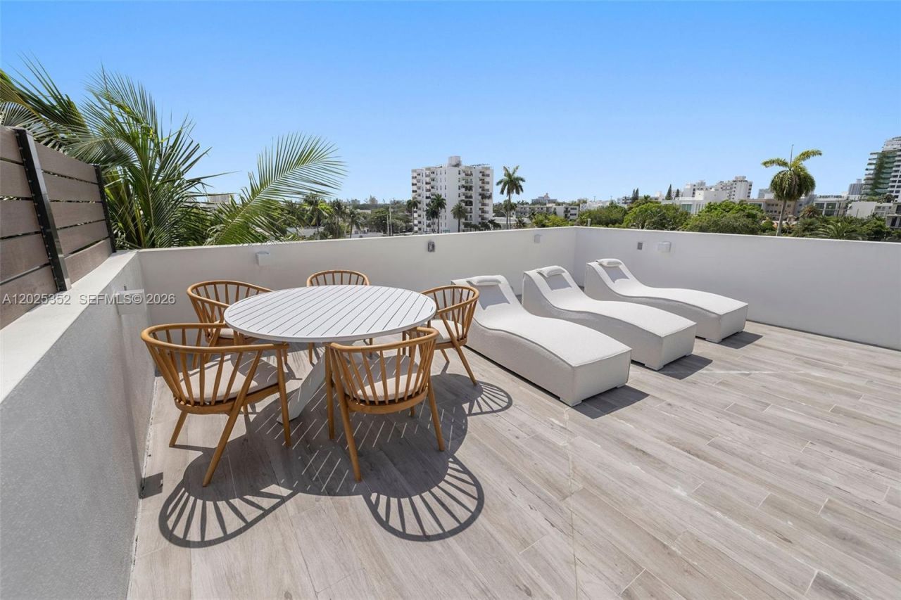 1525 Bay Rd , Miami Beach, FL 33139 Photo