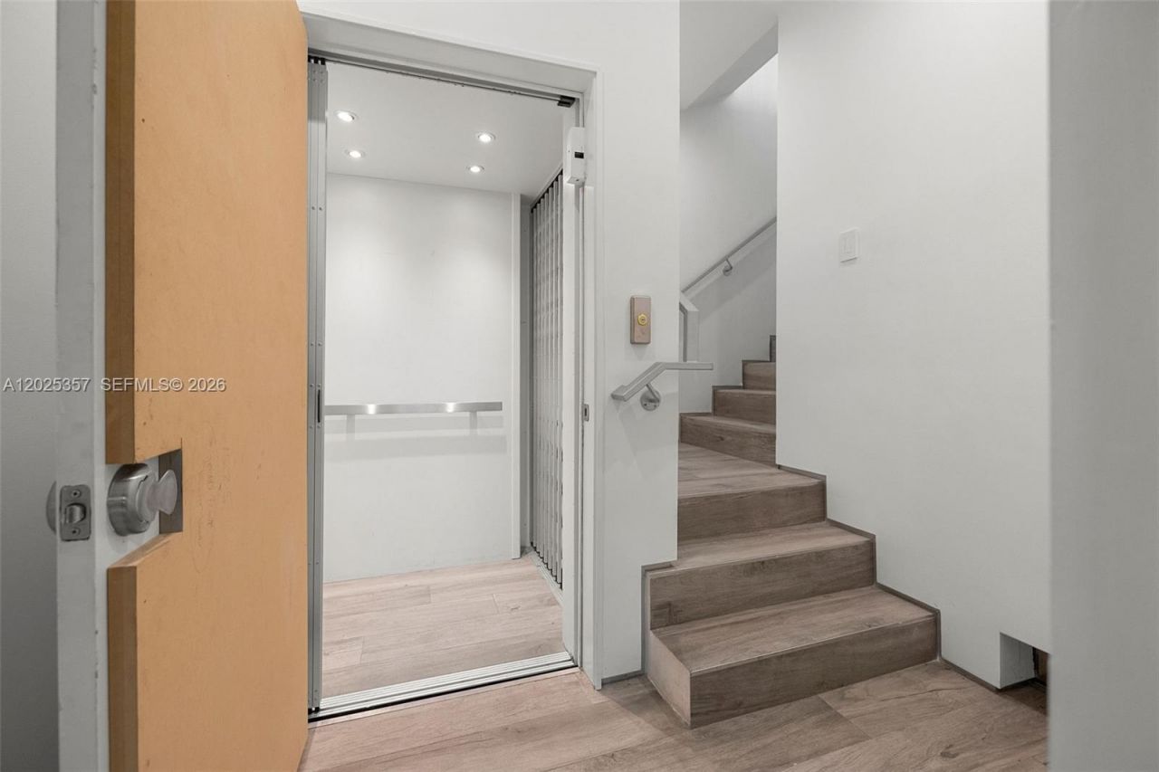 1525 Bay Rd , Unit 1525, Miami Beach, FL 33139 Photo