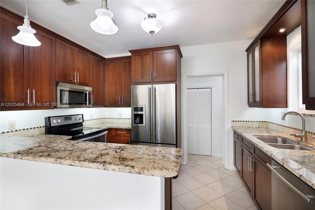 5835 SW 49th St, Miami, FL 33155 Photo
