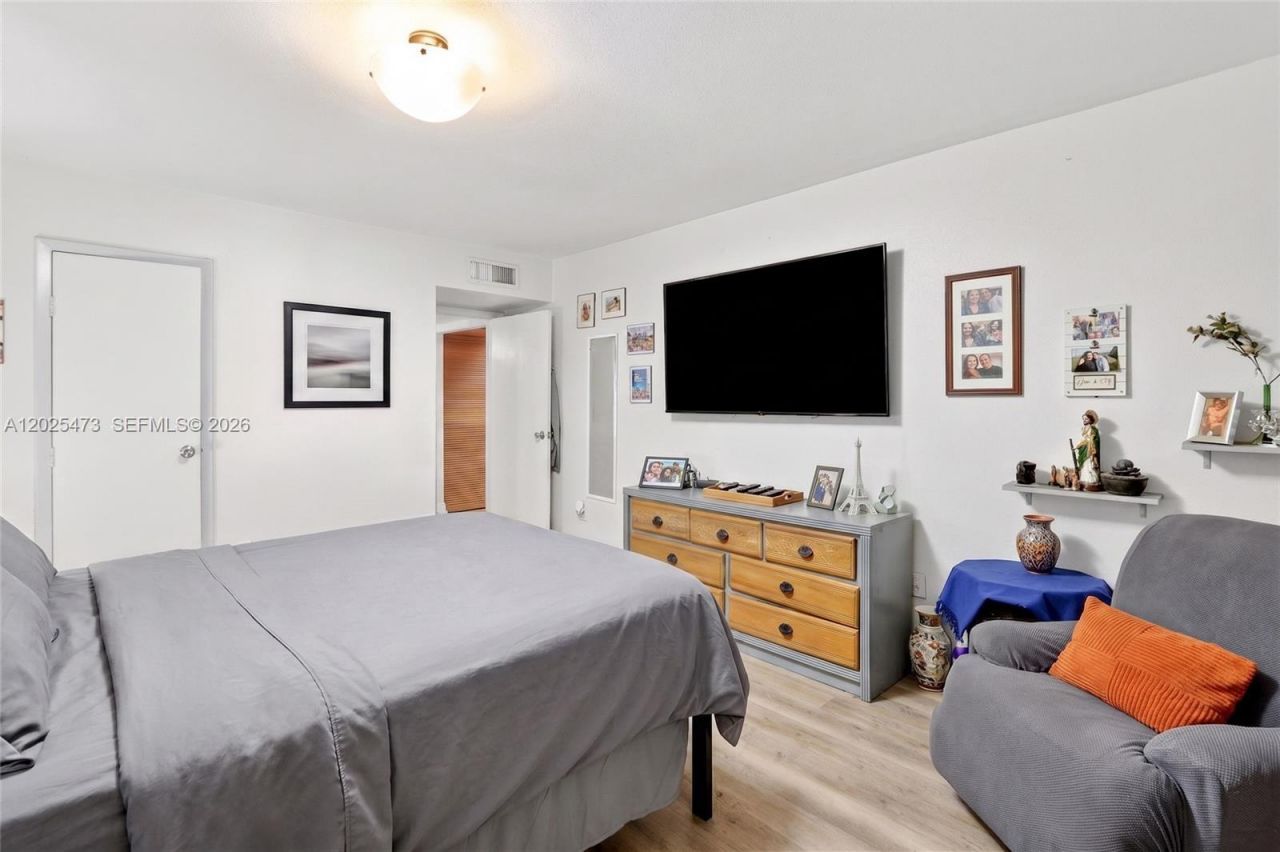 6705 Kingsmoor Way , Miami Lakes, FL 33014 Photo