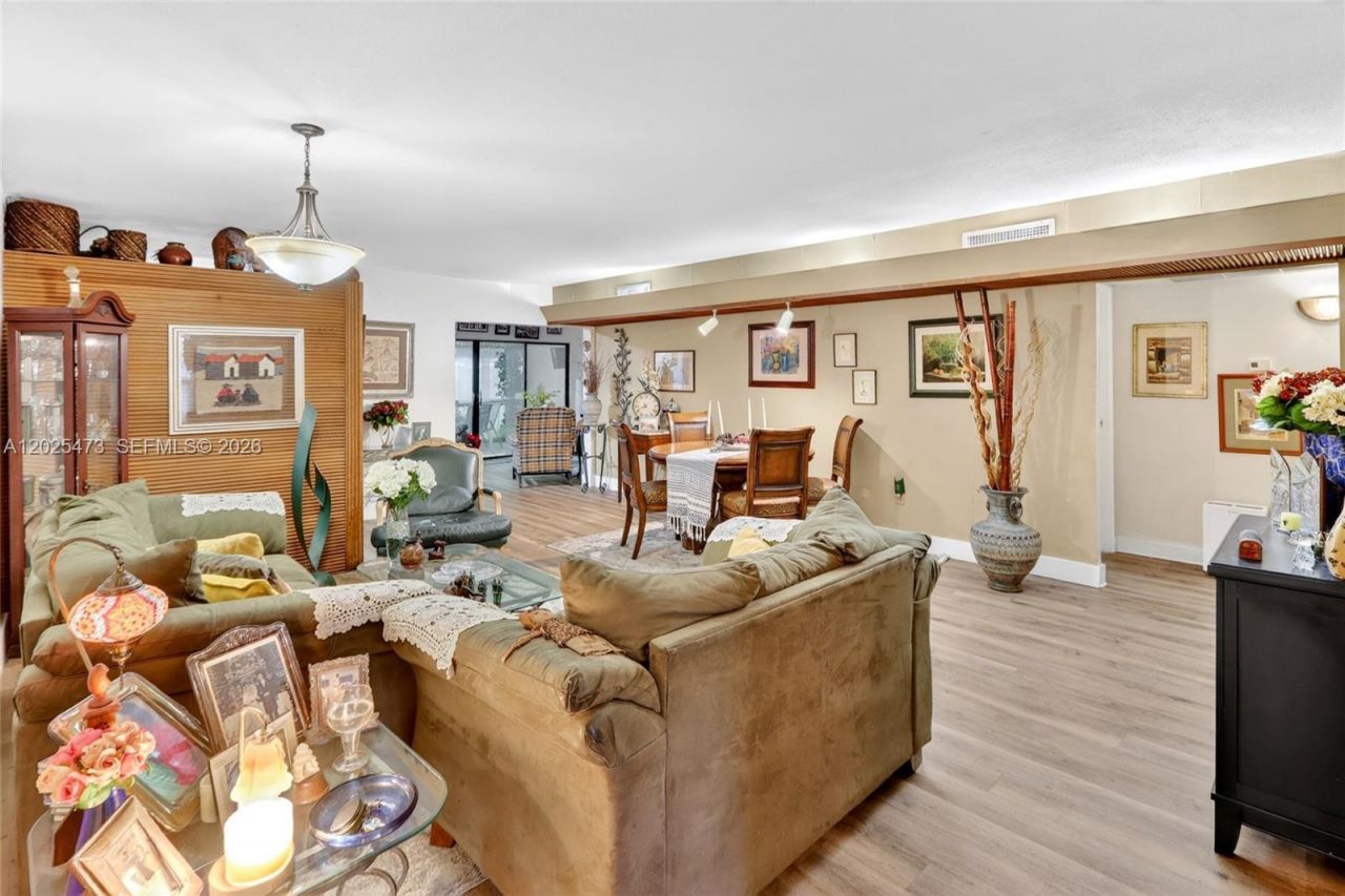 6705 Kingsmoor Way , Miami Lakes, FL 33014 Photo