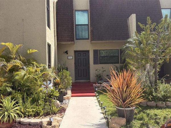 8982 Palm Tree Ln, Unit 8982, Pembroke Pines, FL 33024