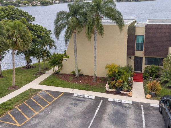 8982 Palm Tree Ln, Unit 8982, Pembroke Pines, FL 33024