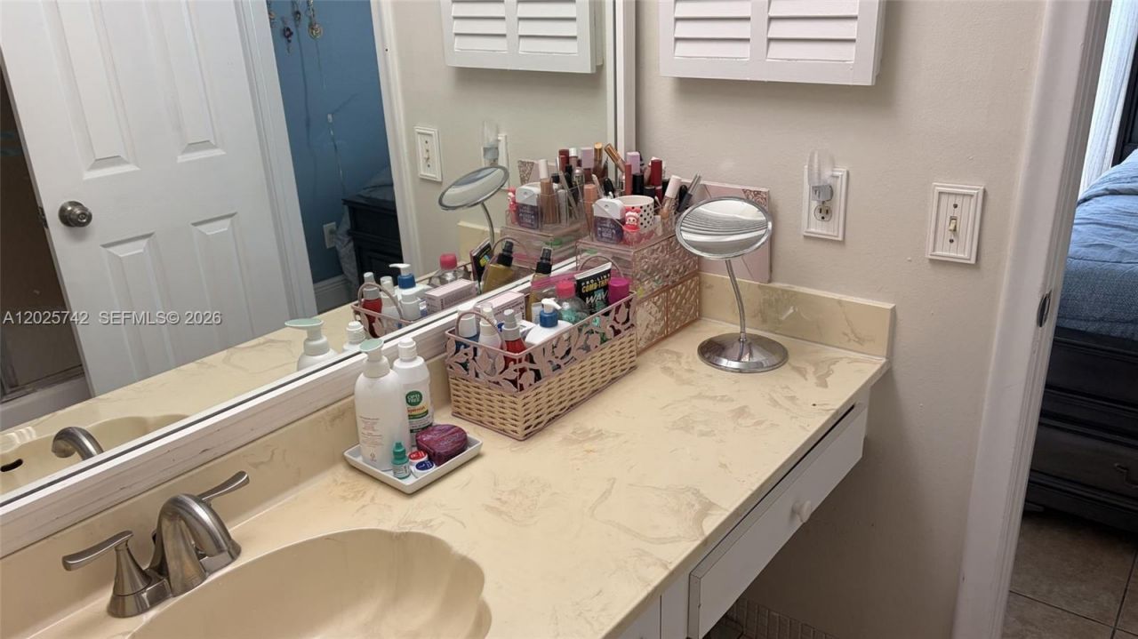 8982 Palm Tree Ln, Unit 8982, Pembroke Pines, FL 33024 Photo