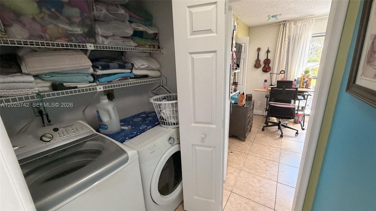 8982 Palm Tree Ln, Unit 8982, Pembroke Pines, FL 33024 Photo