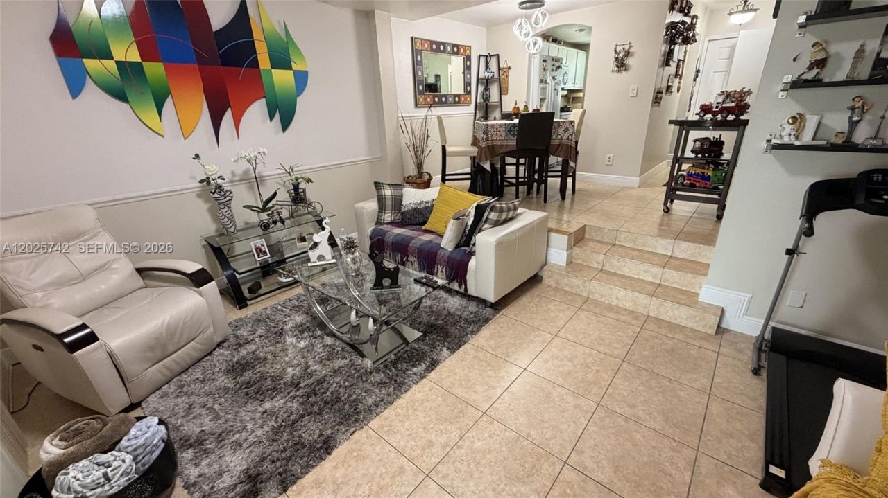 8982 Palm Tree Ln, Unit 8982, Pembroke Pines, FL 33024 Photo
