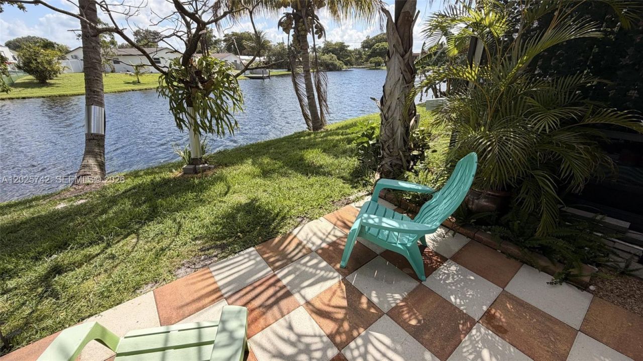 8982 Palm Tree Ln, Unit 8982, Pembroke Pines, FL 33024 Photo