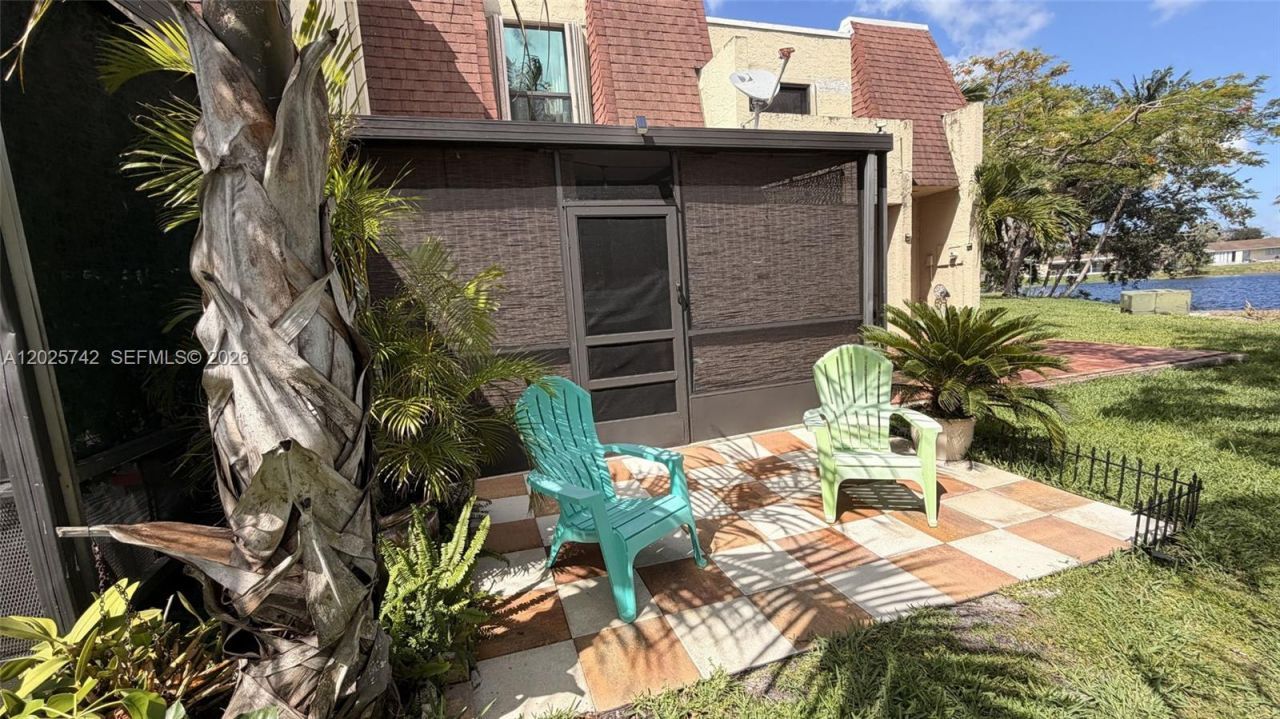 8982 Palm Tree Ln, Unit 8982, Pembroke Pines, FL 33024 Photo
