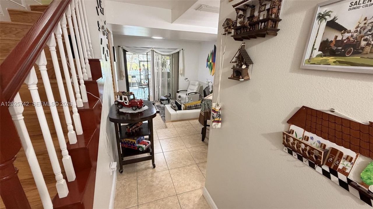 8982 Palm Tree Ln, Unit 8982, Pembroke Pines, FL 33024 Photo