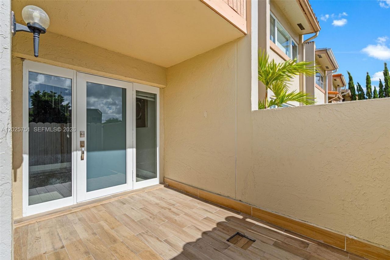 14357 Kendale Lakes Cir , Miami, FL 33183 Photo