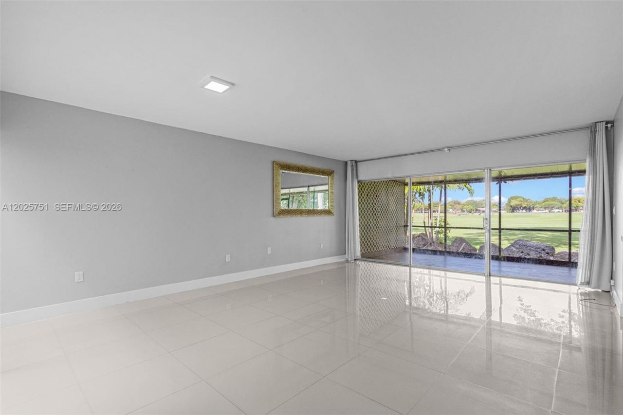14357 Kendale Lakes Cir , Miami, FL 33183 Photo