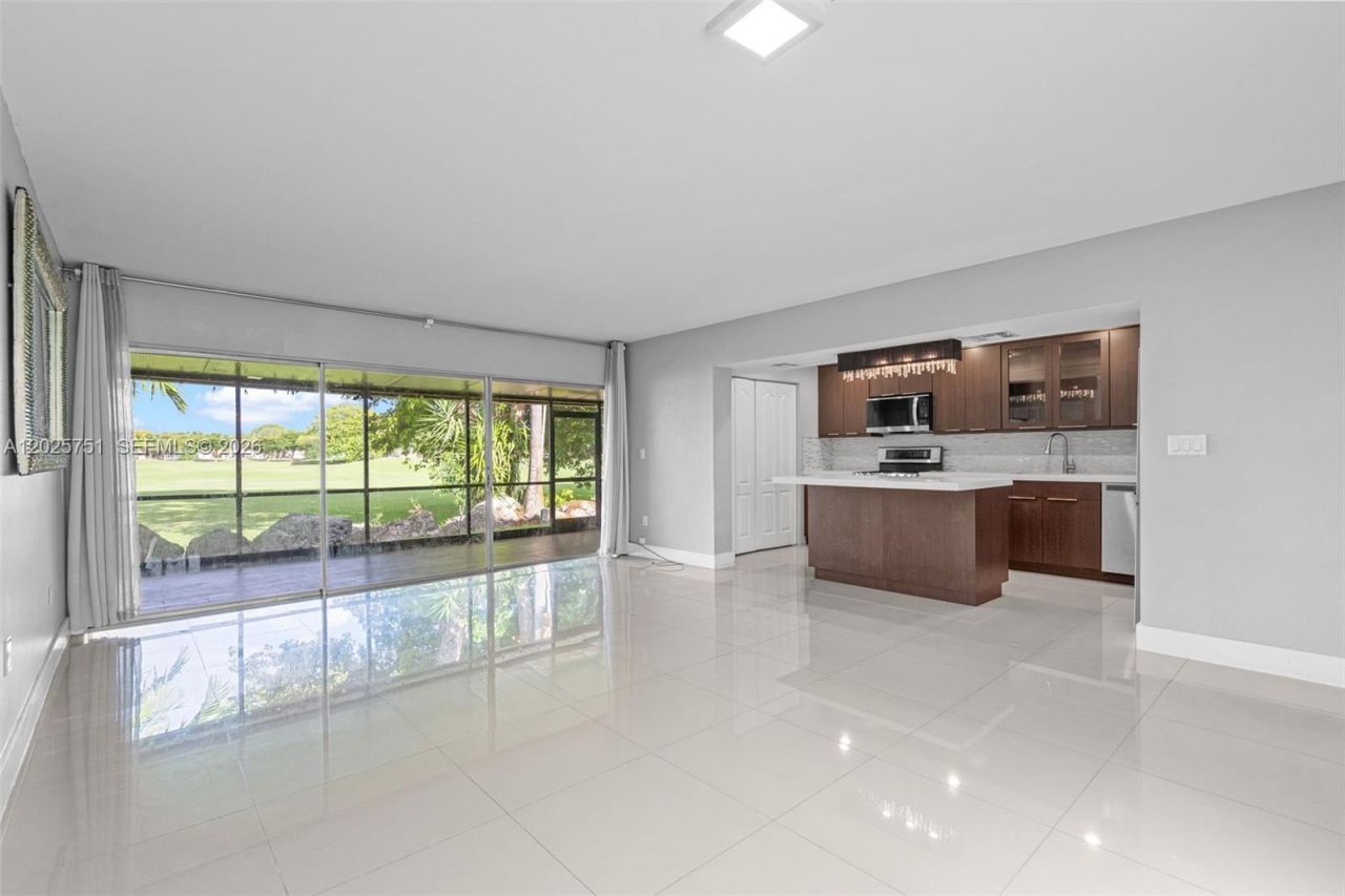 14357 Kendale Lakes Cir , Miami, FL 33183 Photo