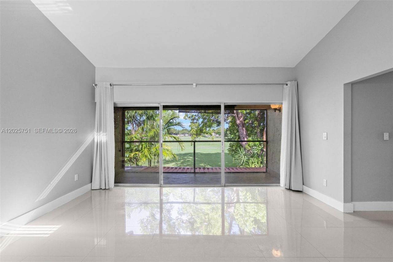 14357 Kendale Lakes Cir , Miami, FL 33183 Photo