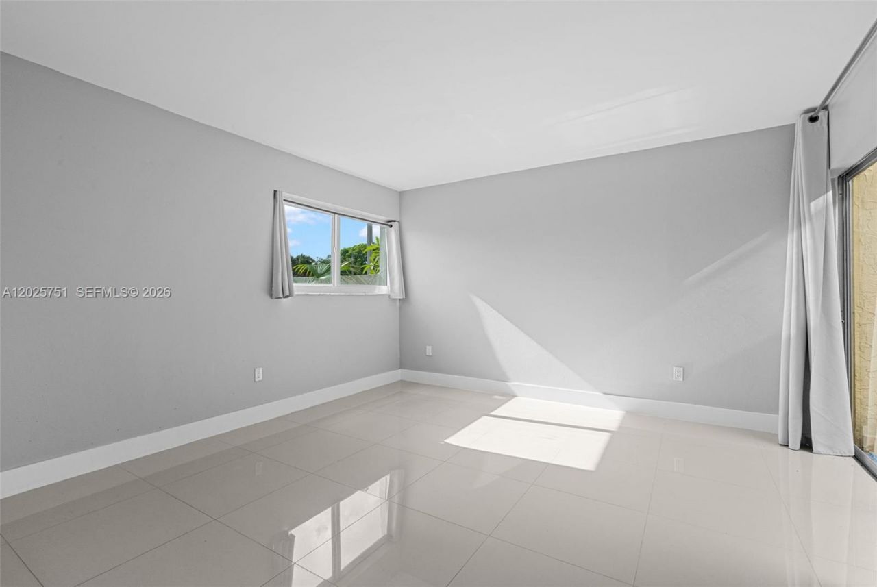 14357 Kendale Lakes Cir , Miami, FL 33183 Photo