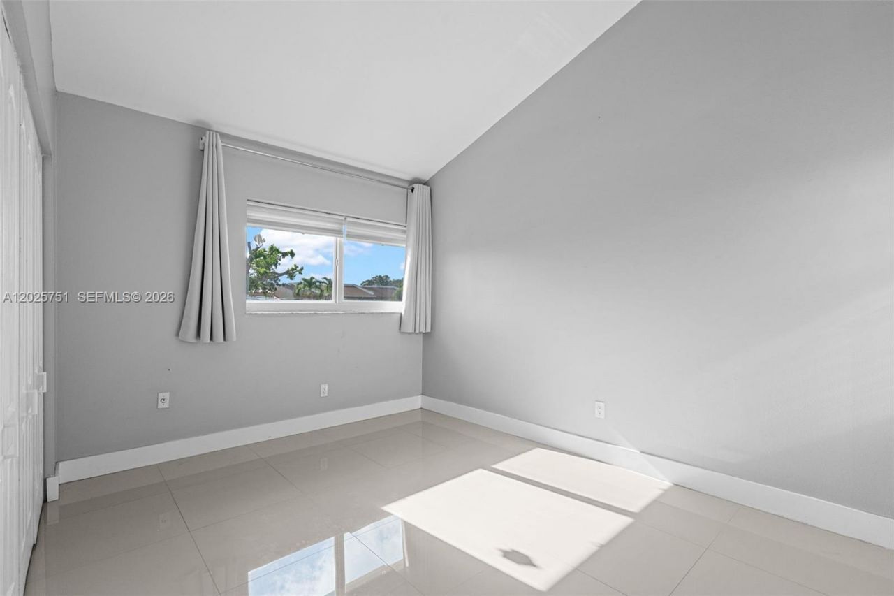 14357 Kendale Lakes Cir , Miami, FL 33183 Photo