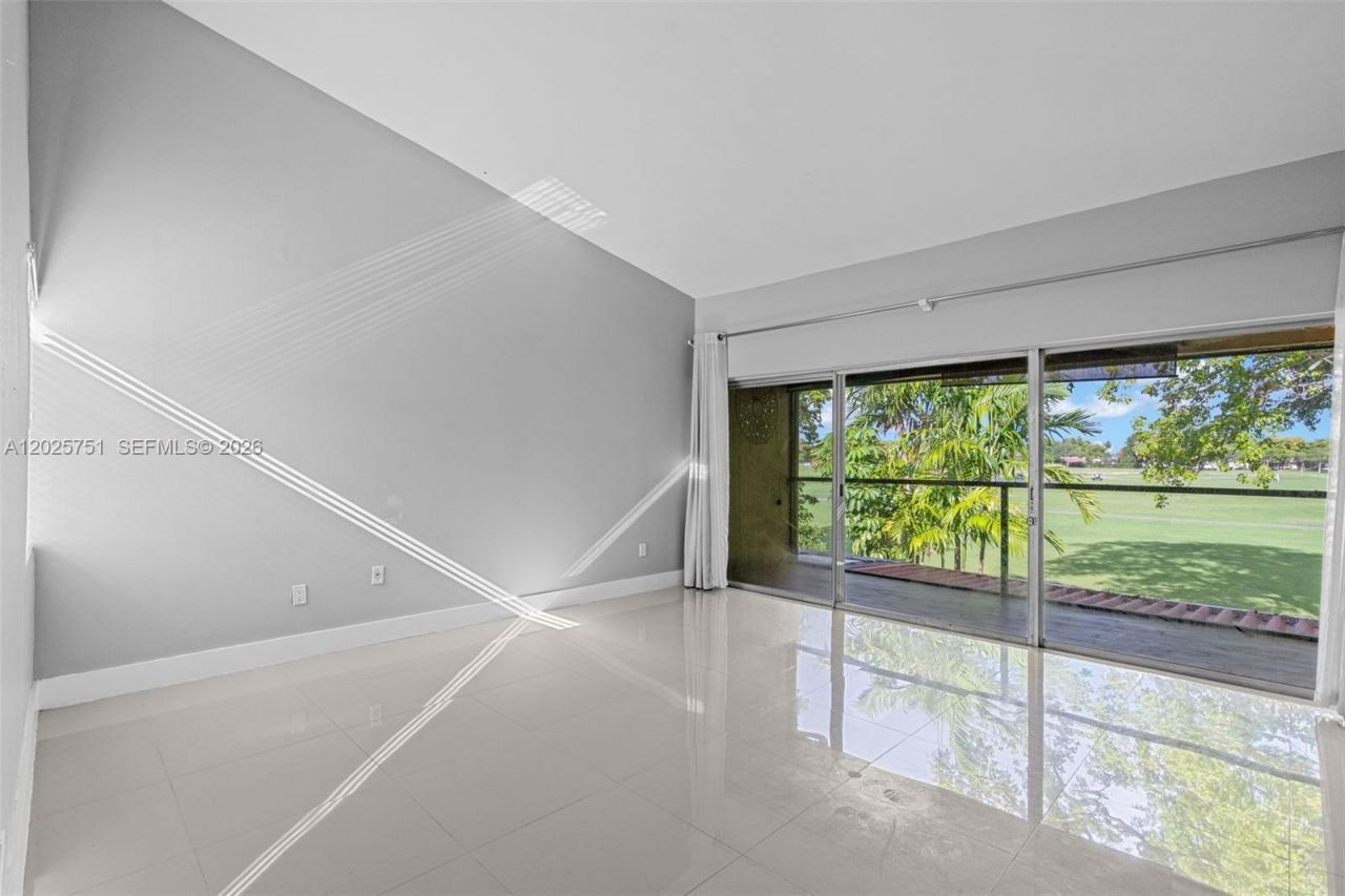 14357 Kendale Lakes Cir , Miami, FL 33183 Photo
