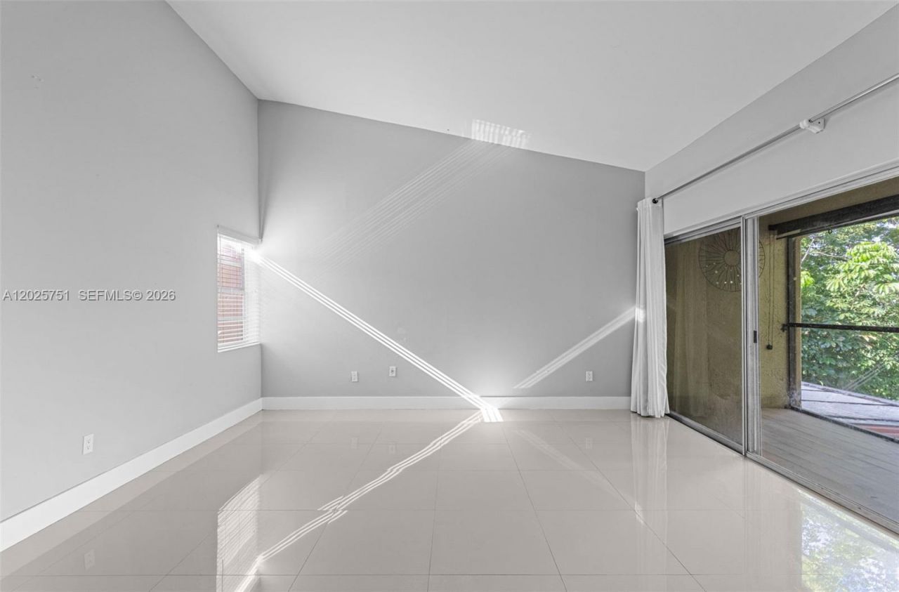 14357 Kendale Lakes Cir , Miami, FL 33183 Photo