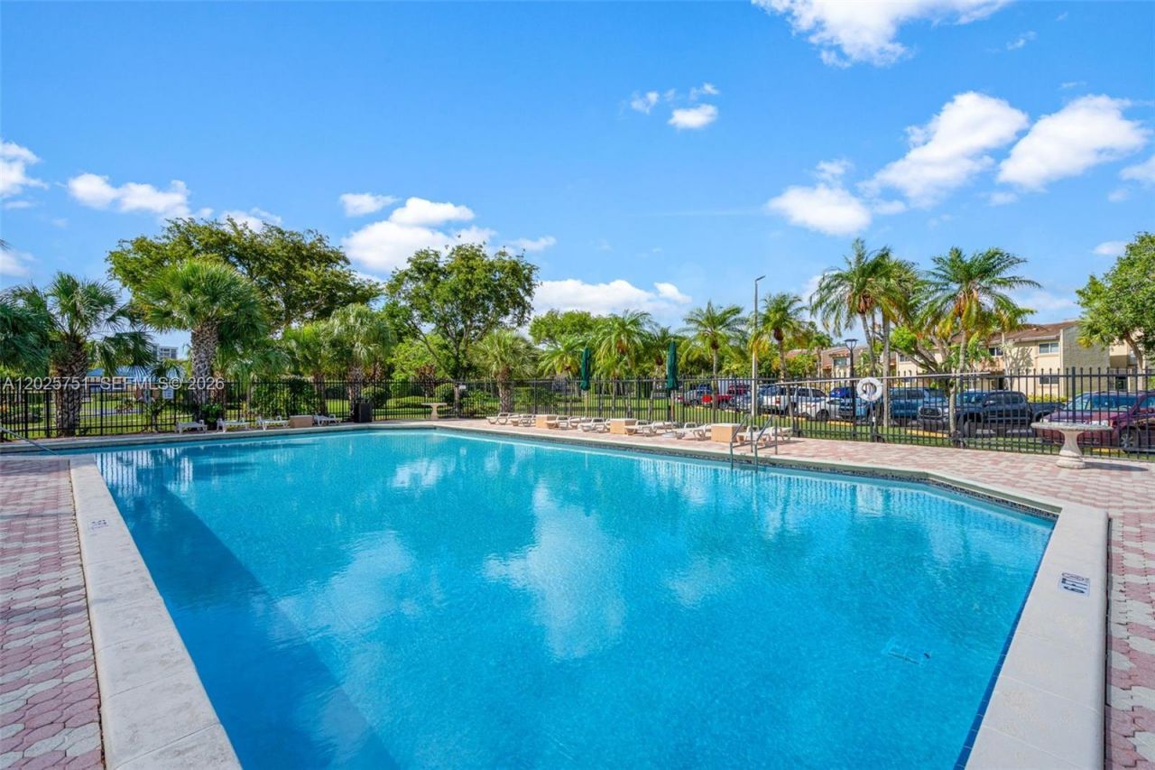 14357 Kendale Lakes Cir , Miami, FL 33183 Photo