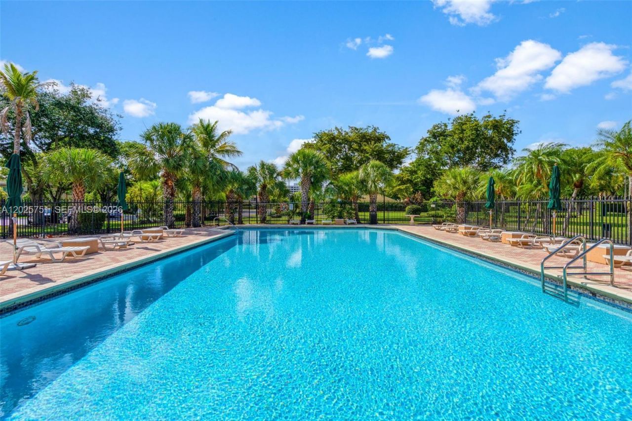 14357 Kendale Lakes Cir , Miami, FL 33183 Photo