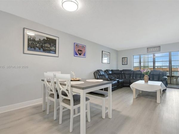 10145 Sunrise Lakes Blvd, Unit 403, Sunrise, FL 33322