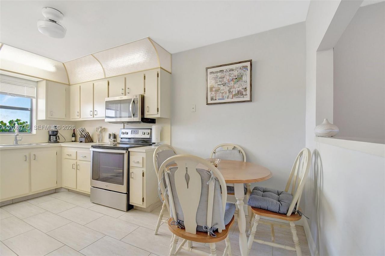 10145 Sunrise Lakes Blvd, Unit 403, Sunrise, FL 33322 Photo