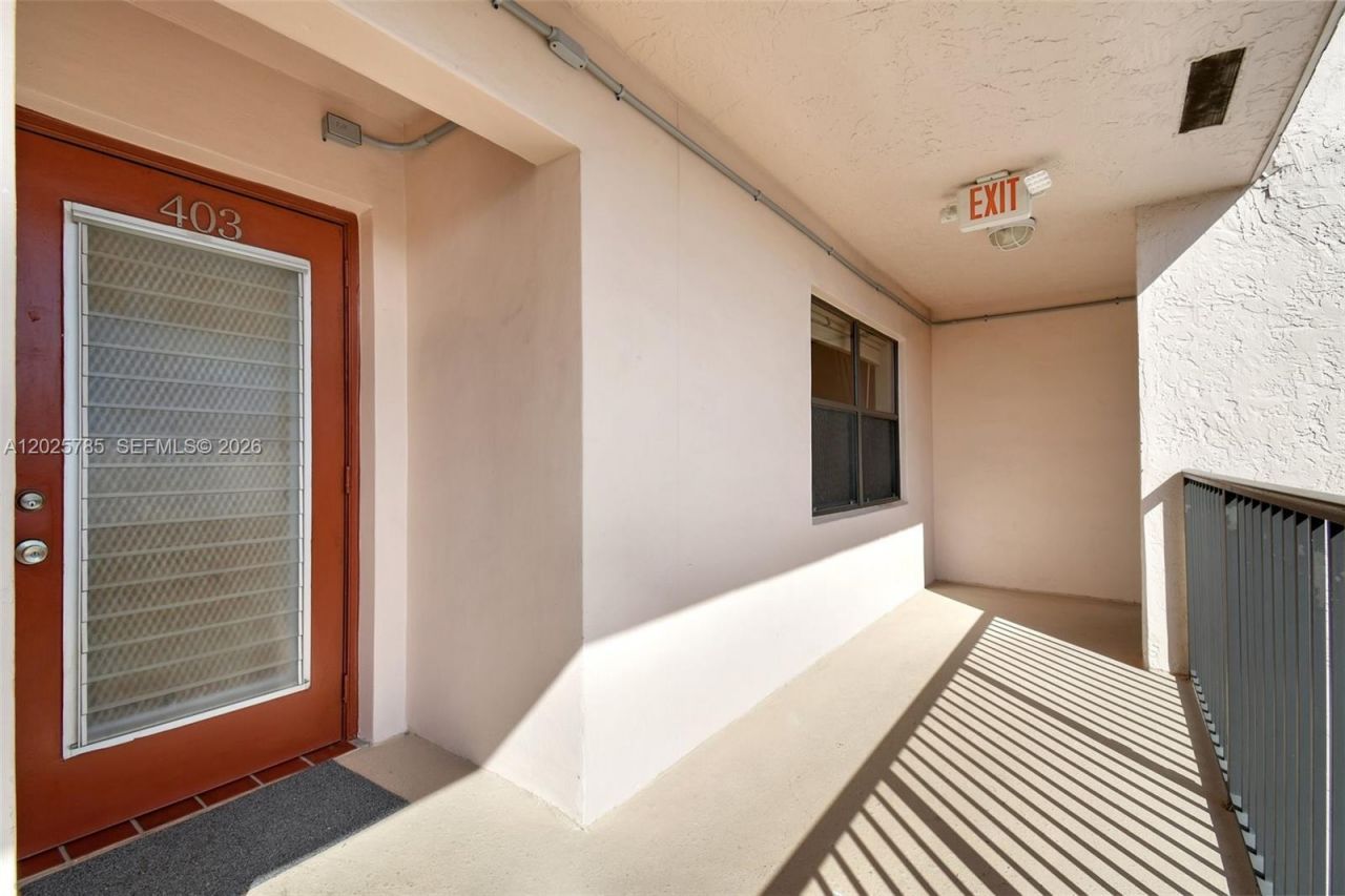 10145 Sunrise Lakes Blvd, Unit 403, Sunrise, FL 33322 Photo