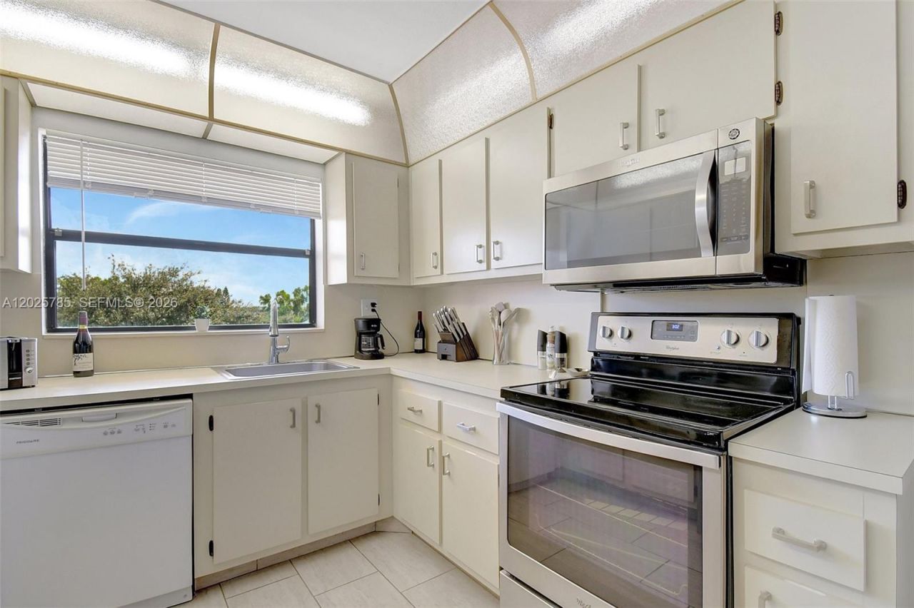 10145 Sunrise Lakes Blvd, Unit 403, Sunrise, FL 33322 Photo