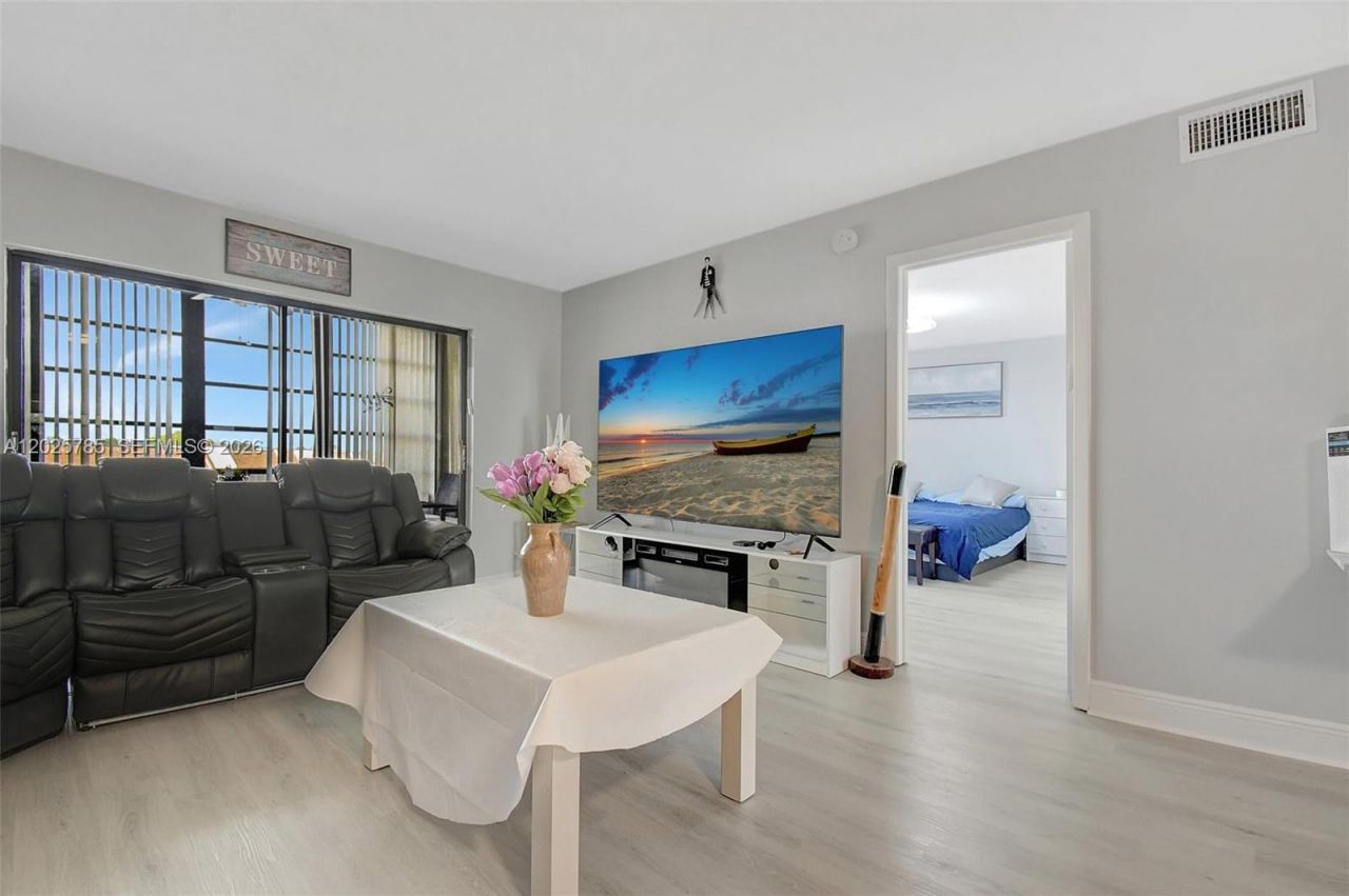 10145 Sunrise Lakes Blvd, Unit 403, Sunrise, FL 33322 Photo