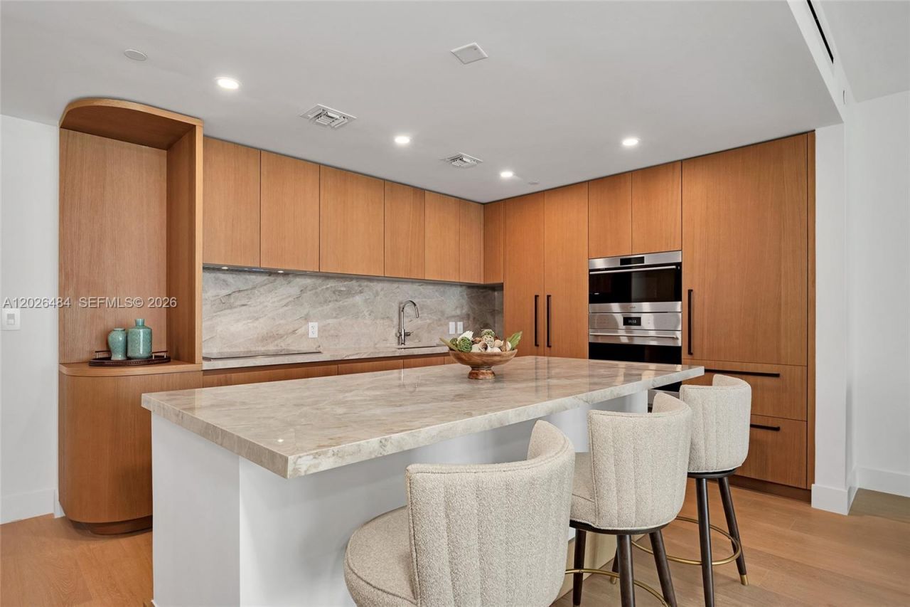 1176 97th St , Unit 502, Bay Harbor Islands, FL 33154 Photo