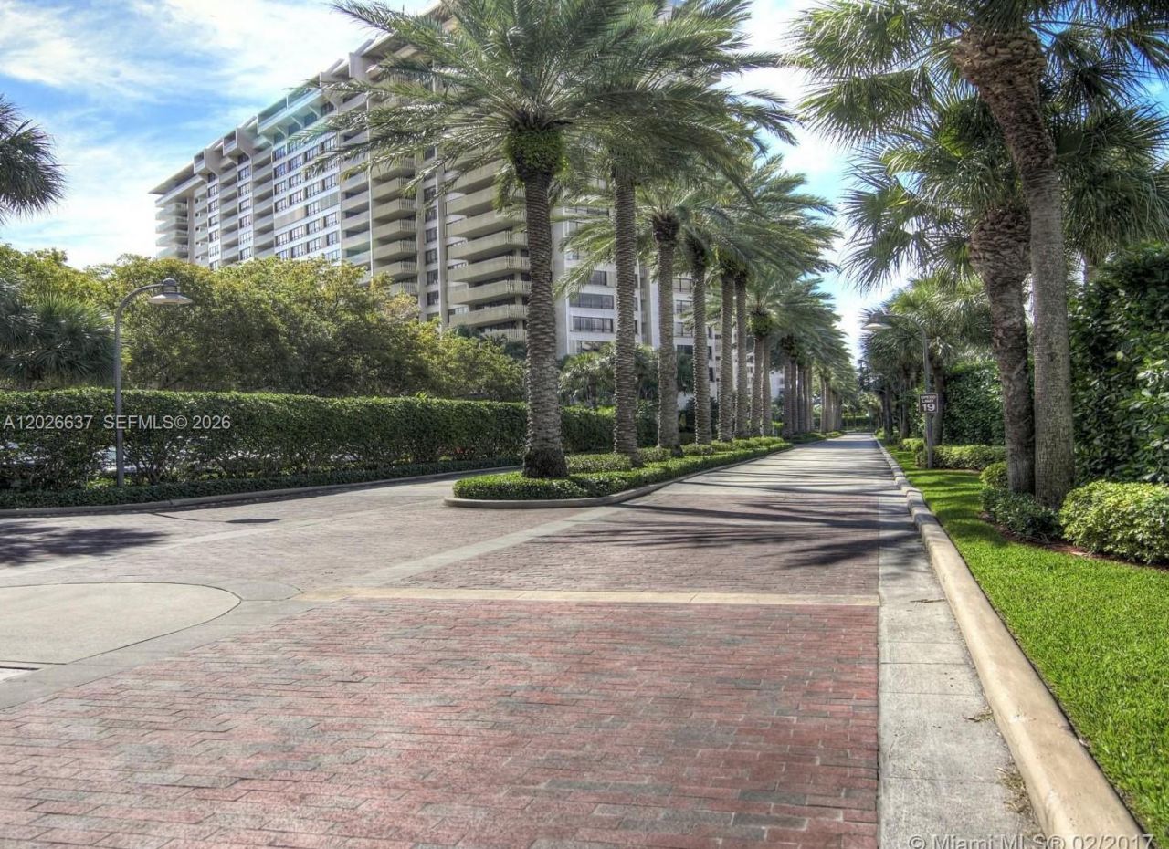 2 Grove Isle Dr , Unit B1706, Miami, FL 33133 Photo