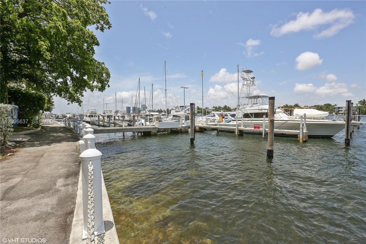 2 Grove Isle Dr , Unit B1706, Miami, FL 33133 Photo