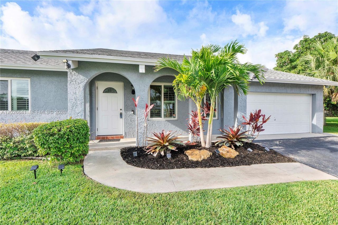 8765 SW 53rd St, Cooper City, FL 33328 Main Photo